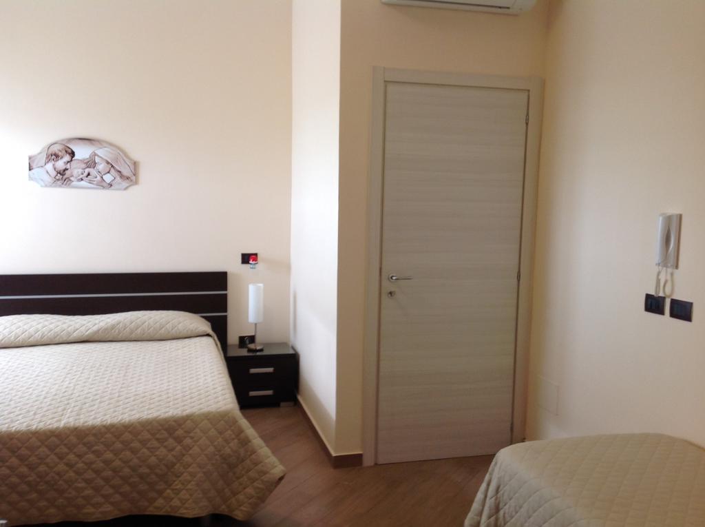 Costa Del Sol Bed and Breakfast Porto Empedocle Habitación foto